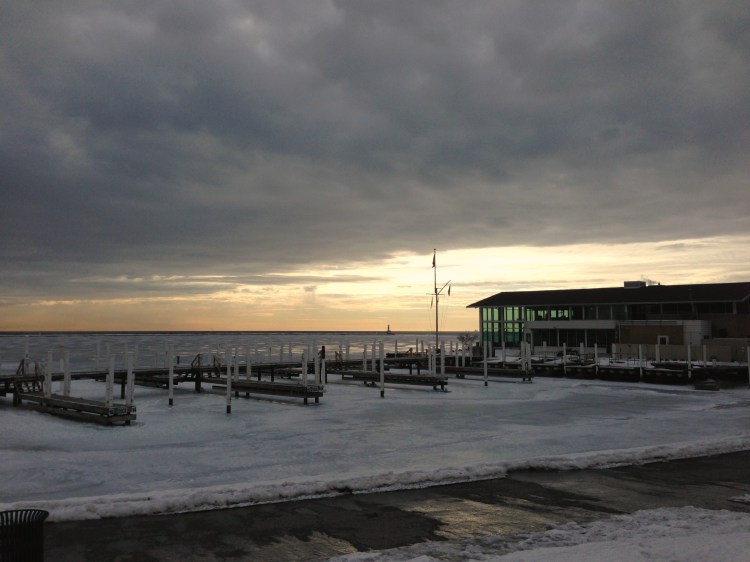winter running tips, how not to run in the winter, lake path chicago river, lake michigan 