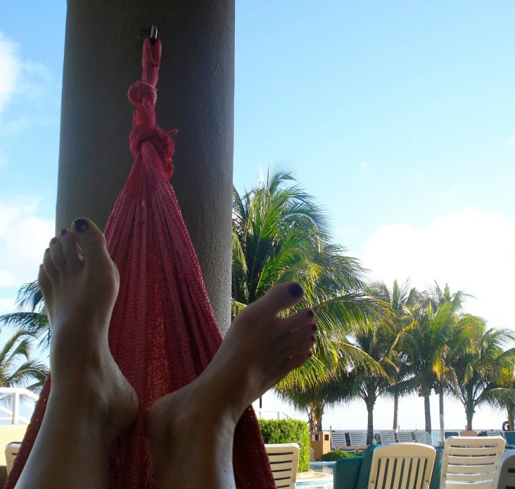 tips for a rest day, running tips, how not to sabotage a rest day, cancun, hammock 