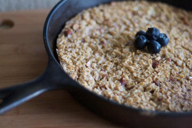 peach blueberry baked oatmeal, oats, baking, brunch, breakfast, peaches, skillet oatmeal, baked oatmeal recipe