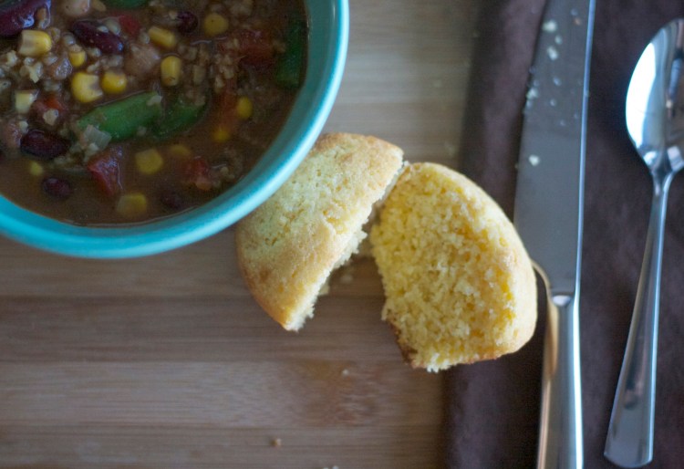 honey cornbread muffins, recipes, baking, corn muffins, side dishes, breakfast, dinner, dessert, chili, vegetarian, 