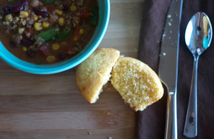 honey cornbread muffins, recipes, baking, corn muffins, side dishes, breakfast, dinner, dessert, chili, vegetarian, 