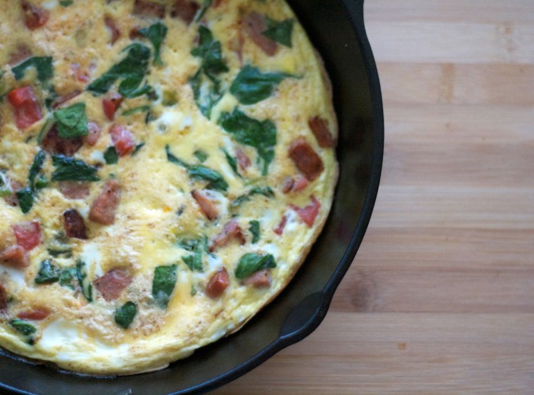sausage and egg frittata recipe, breakfast, brunch, eggs, whole30, sausage, spinach, vegetable frittata