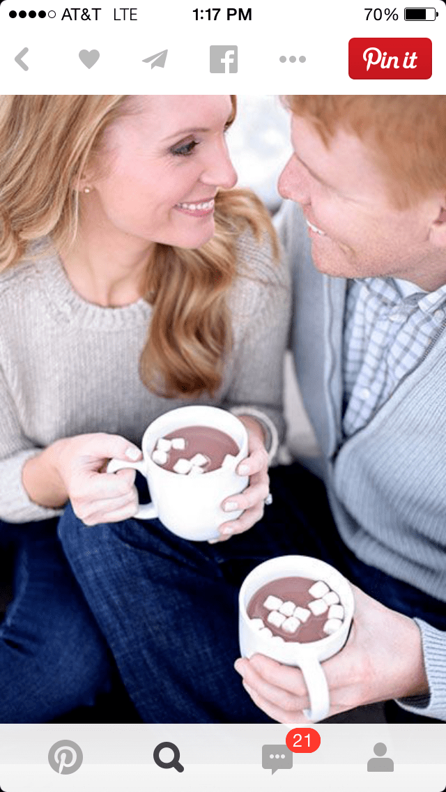 5 ways Pinterest is ruining engagement photos, pinterest, engagement photos, wedding, christmas lights, winter engagement photos