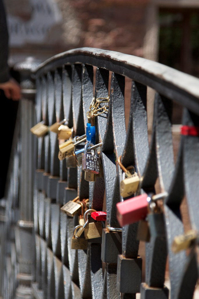 venice, italy, honeymoon in italy, wedding, canal, gondola, summer in venice, 