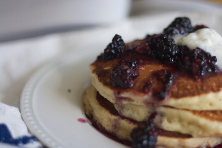 oatmeal yogurt pancakes with blackberry crush, newlywed cookbook, blackberry, breakfast, pancakes, yogurt, brunch,