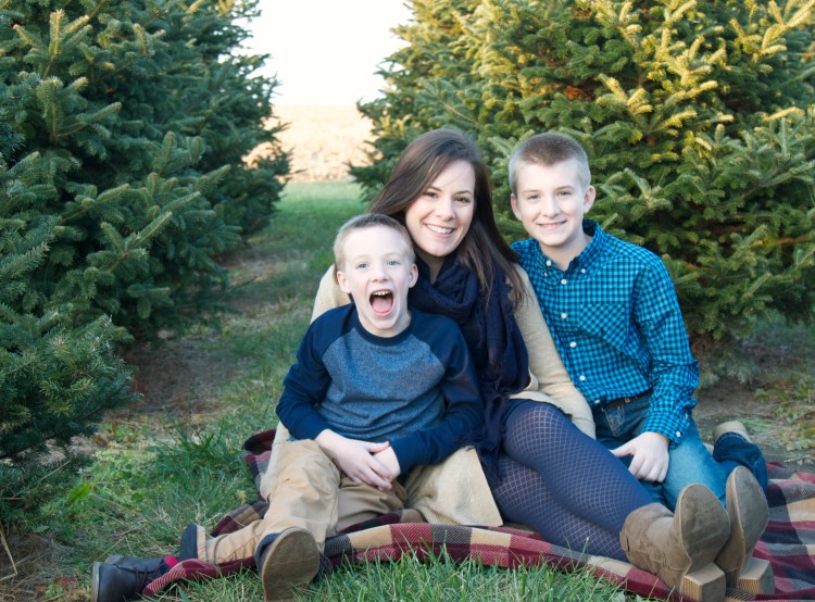 christmas card photos, christmas tree farm, holiday photos, christmas, family, photography
