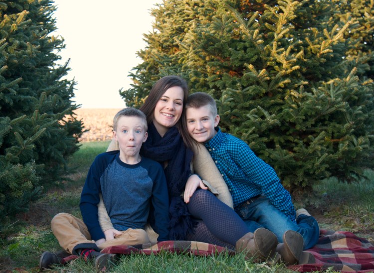 christmas card photos, christmas tree farm, holiday photos, christmas, family, photography