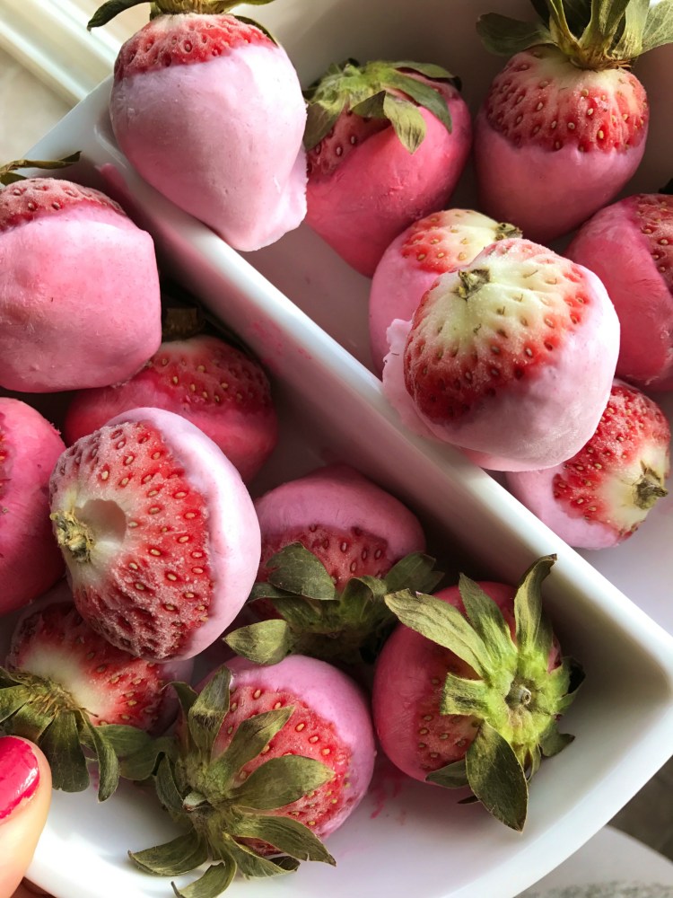 valentine's day dessert, yogurt covered strawberries, ombre strawberries, dessert, 